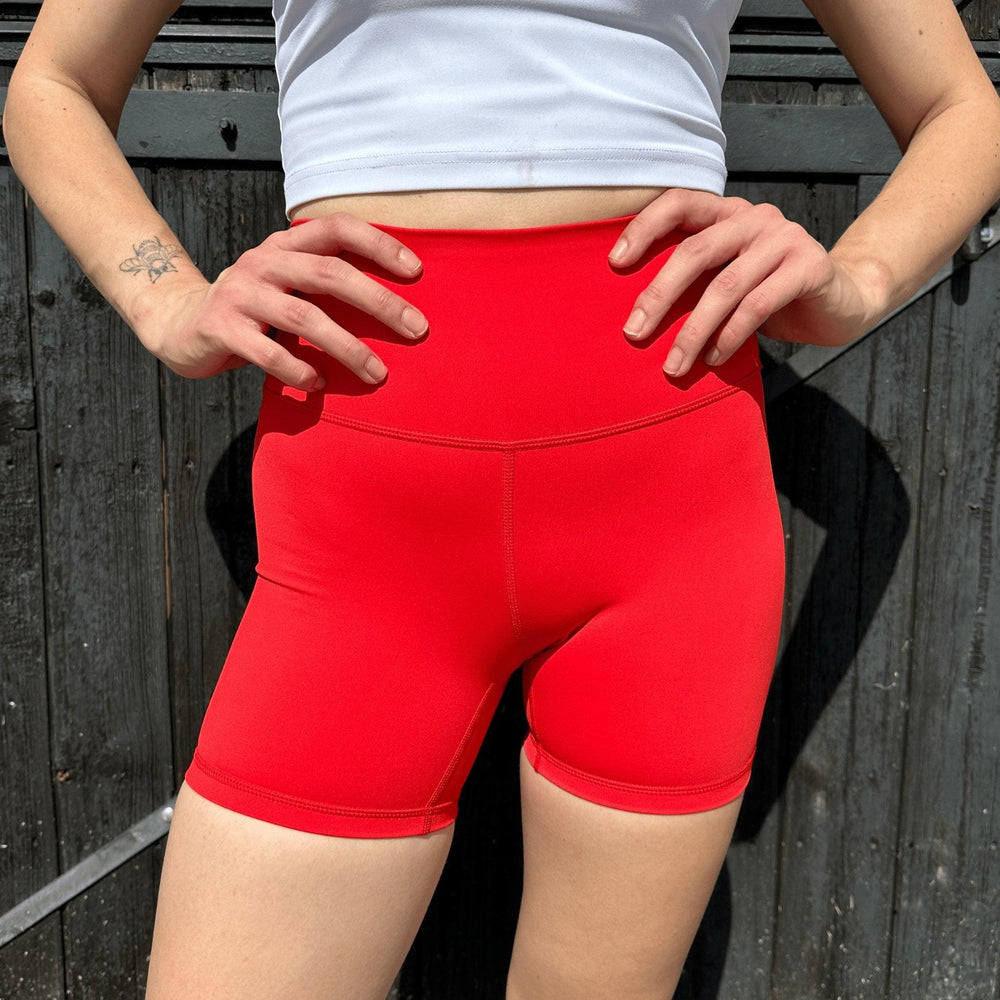 GO BEYOND Shorts - Scarlet - SIRIUS FIT